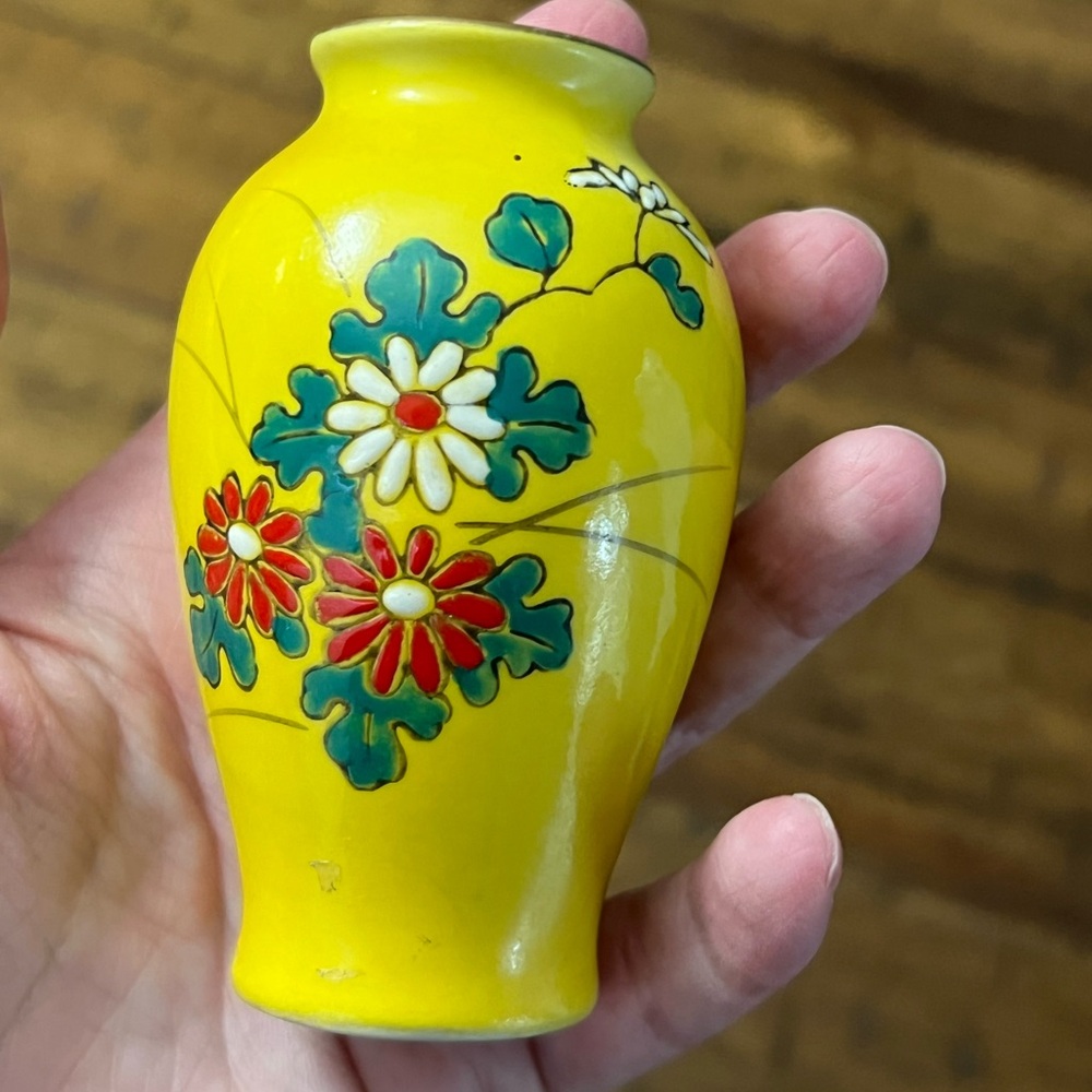 Japanese Imari Floral Porcelain Mini Hand Painted Vase